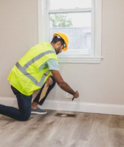 Đo kích thước cửa chính xác trước khi dán film dán cửa