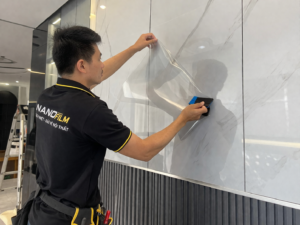 Thi công dán tấm nhựa nano không đúng kỹ thuật