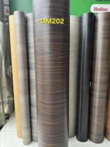 Film dán cửa Composite cần có màu sắc rõ nét, vân tự nhiên và hài hòa với thiết kế.